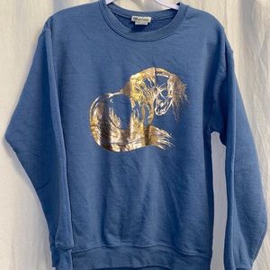 Cute crew neck sweatshirt with a gold horse.